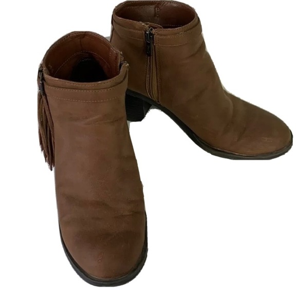 Circus by Sam Edelman Shoes - Circus by Sam Edelman leave Booties with low heel round toe and friends size 7.5